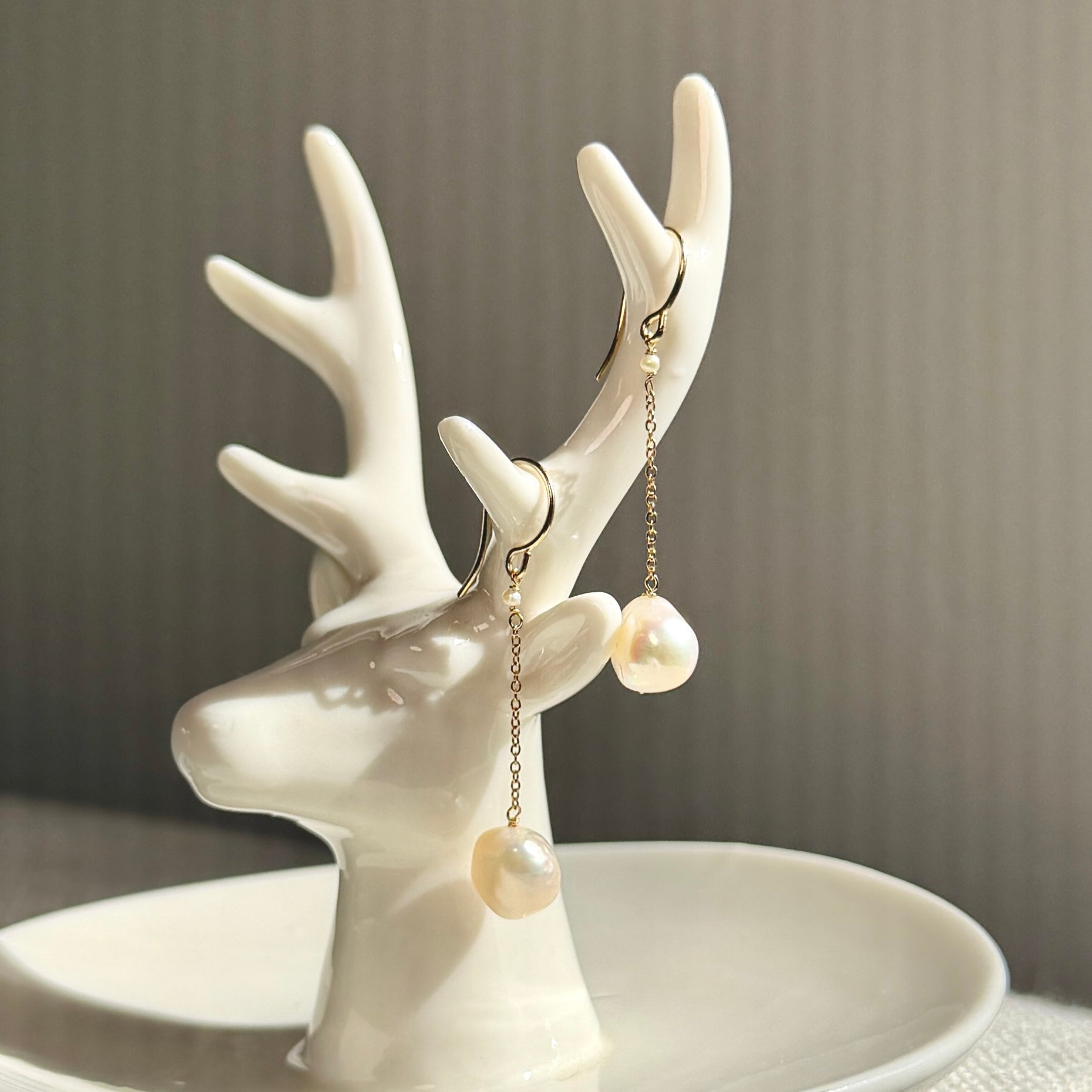 14k Gold Earrings w/ Freshwater Pearls