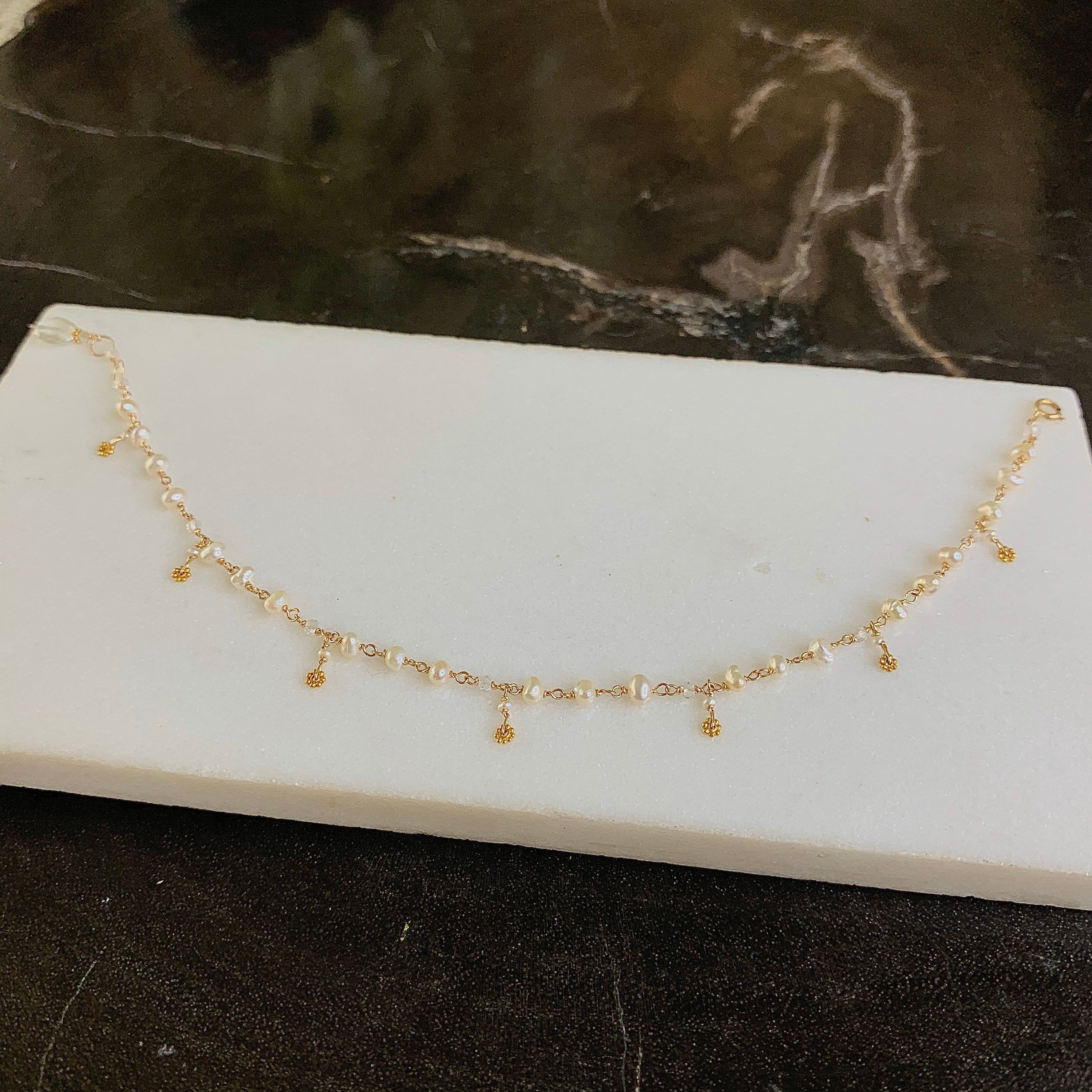 14k Gold Chain Bracelet w/ Freshwater Pearls & 18k Gold Daisies