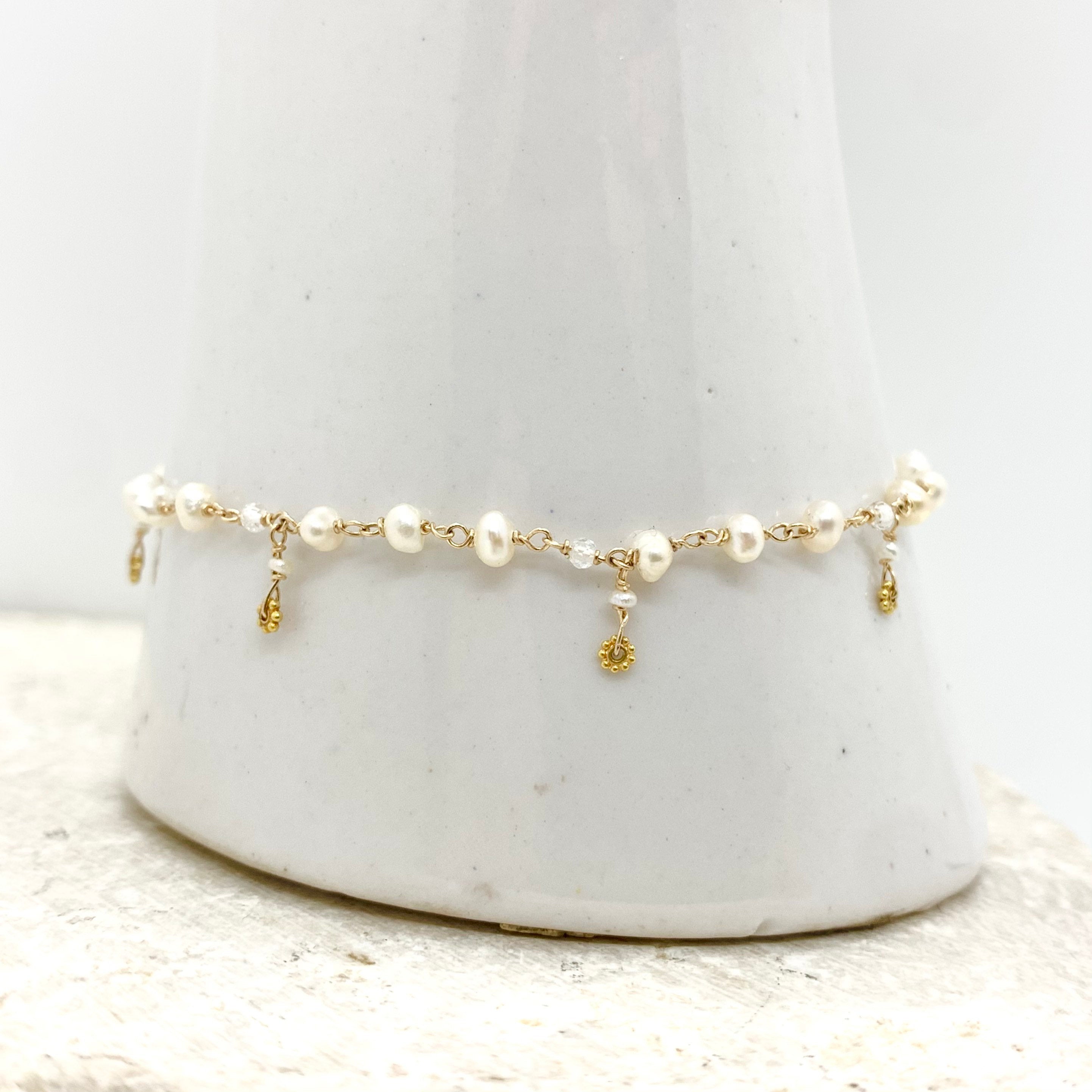 14k Gold Chain Bracelet w/ Freshwater Pearls & 18k Gold Daisies