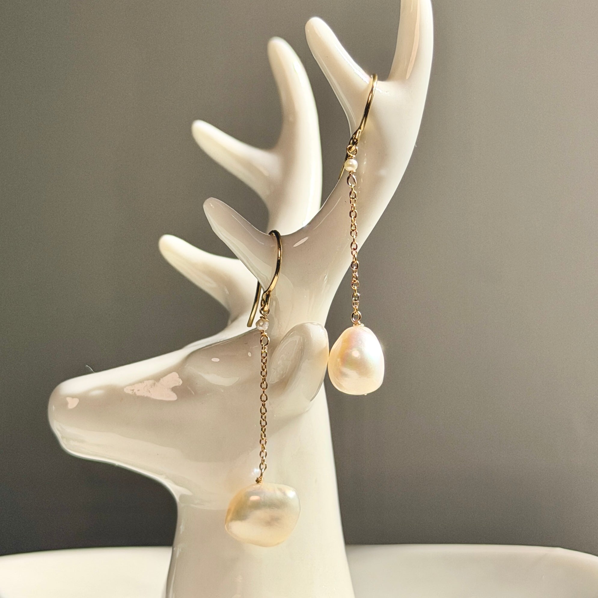 14k Gold Earrings w/ Freshwater Pearls