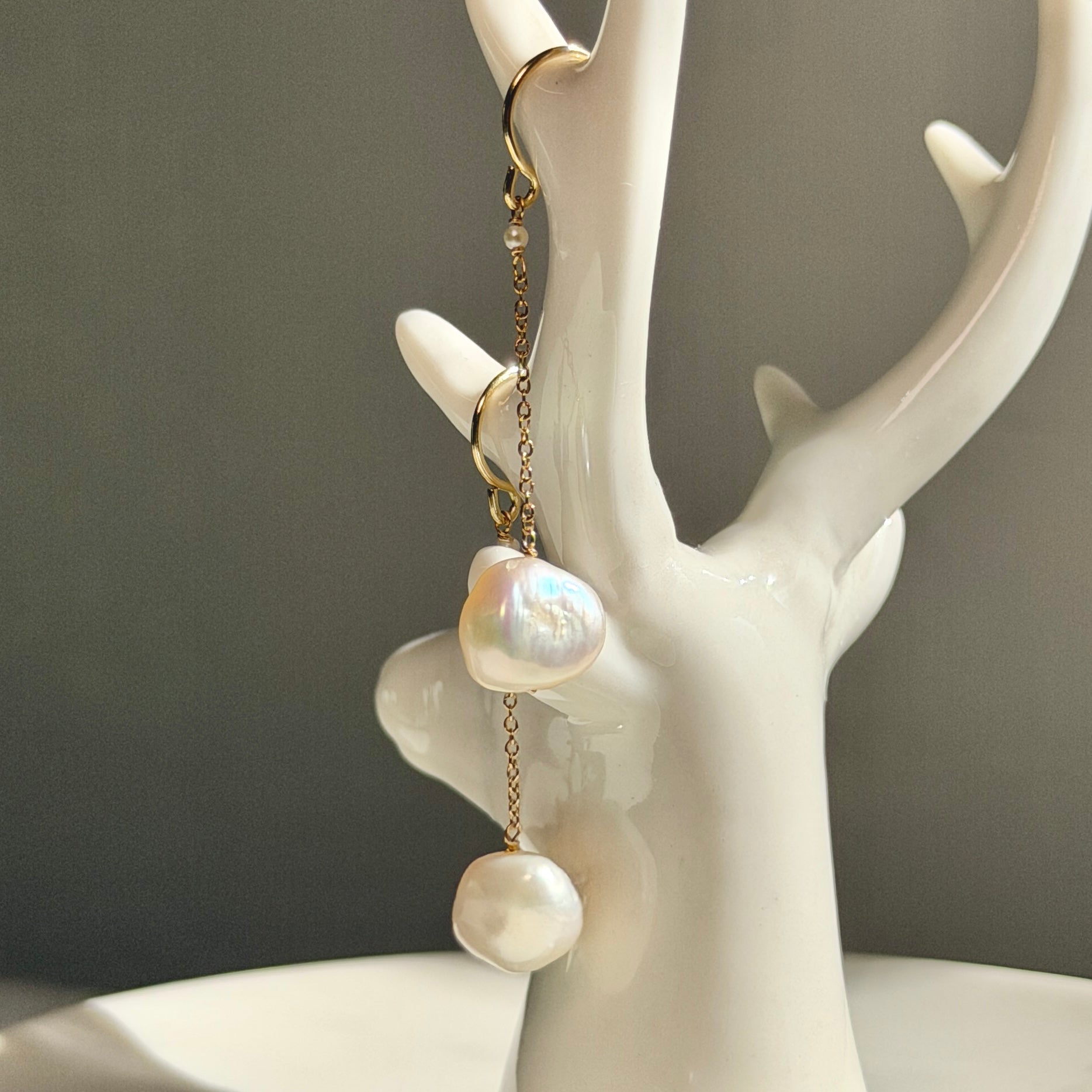 14k Gold Earrings w/ Freshwater Pearls