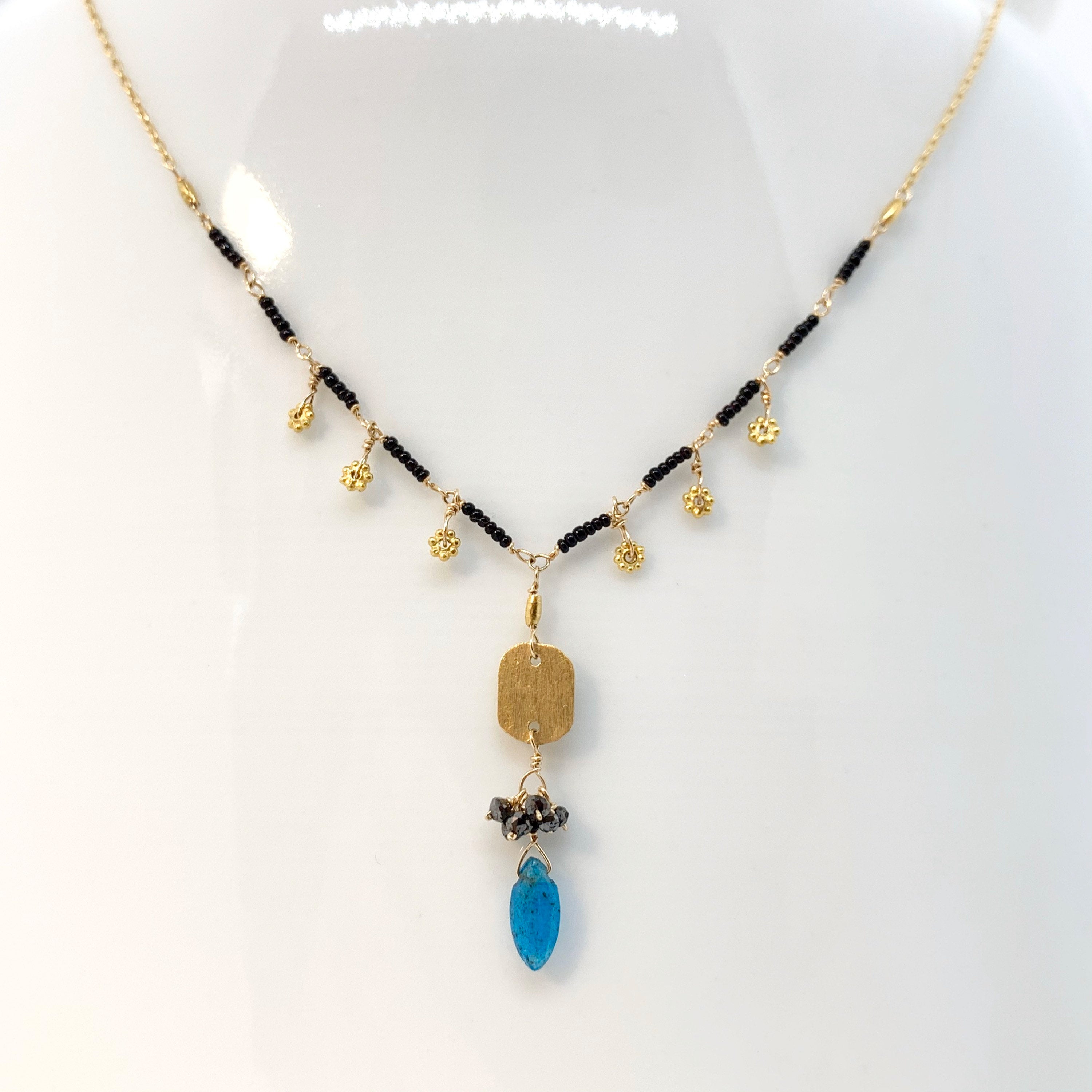 14K GOLD APATITE NECKLACE - 14k Gold Chain Black Diamond Italian Beads Necklace - Daisy Flower Drop Dangle Pendant - Vintage Jewelry